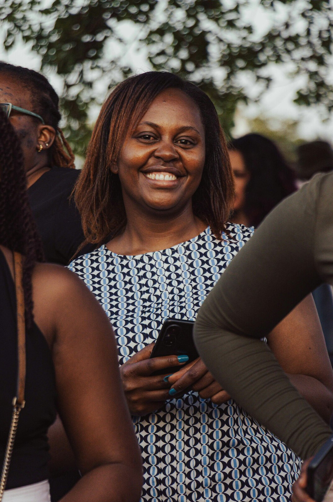 woman with fans at event