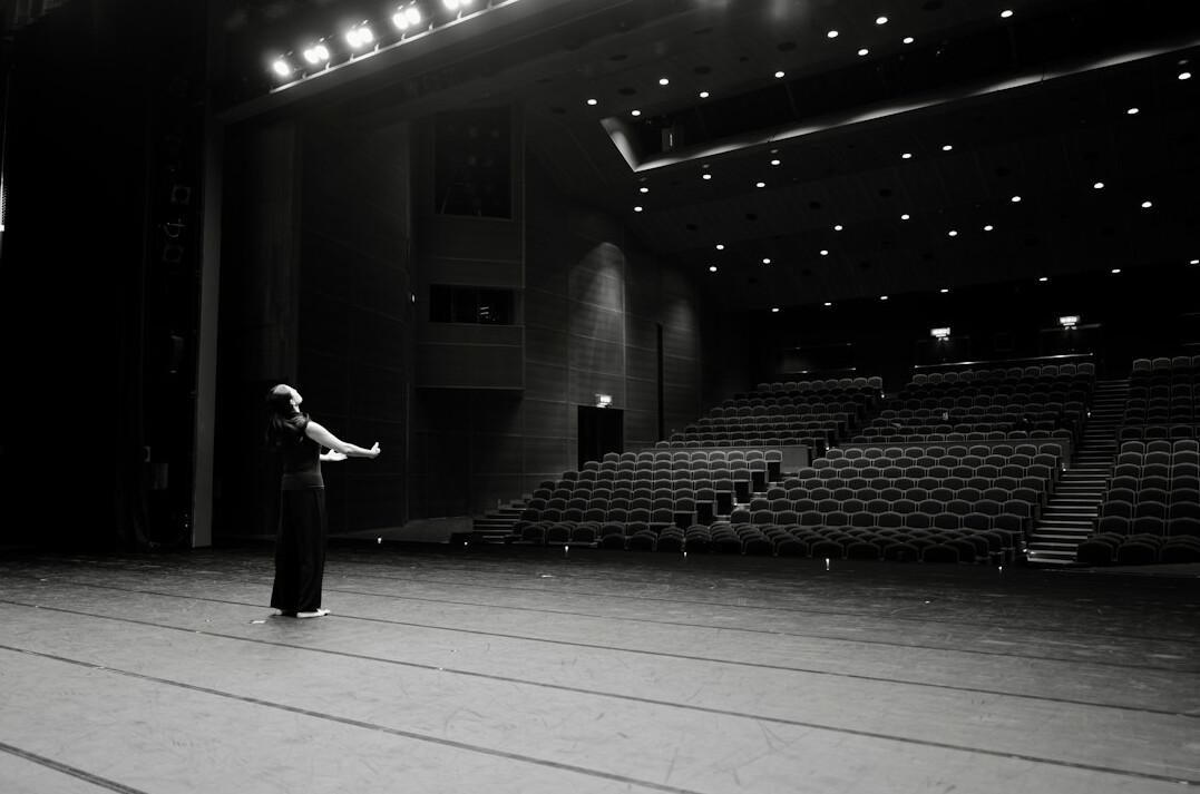 actress rehearsing lines